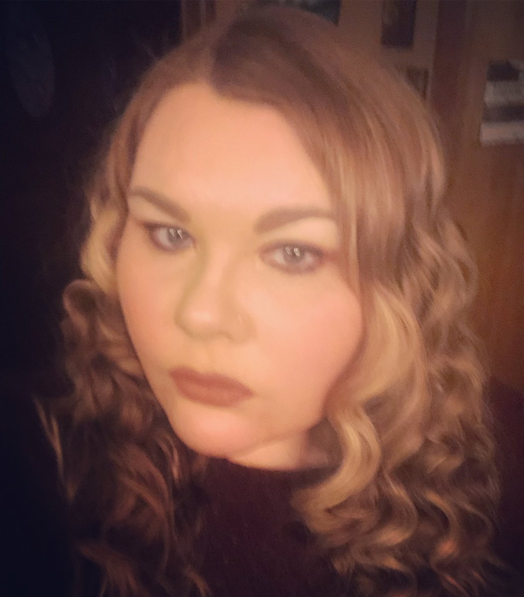 avonhindenburg's tweet image. I now remember why I never curl my hair...2hrs and 1 layer of skin burned off of my finger later. 🙄 But at least it looks good! #youlikemyhair #geethanks #justwashedit #hairstyles #hair