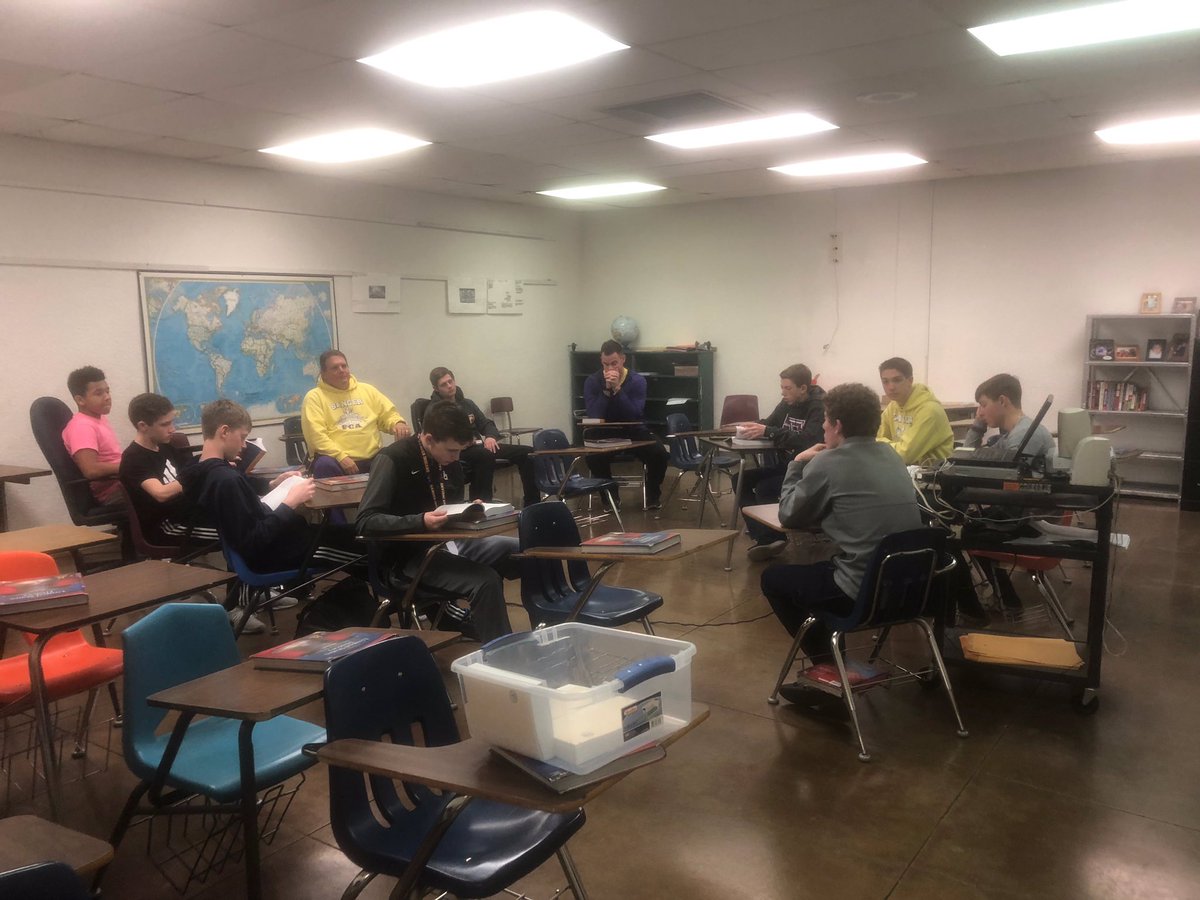 SangerFCA1's tweet photo. Pretty fun stuff at @SangerMiddle today with @SangerHS FCA Student Leaders! https://t.co/sQuhKEDEk5