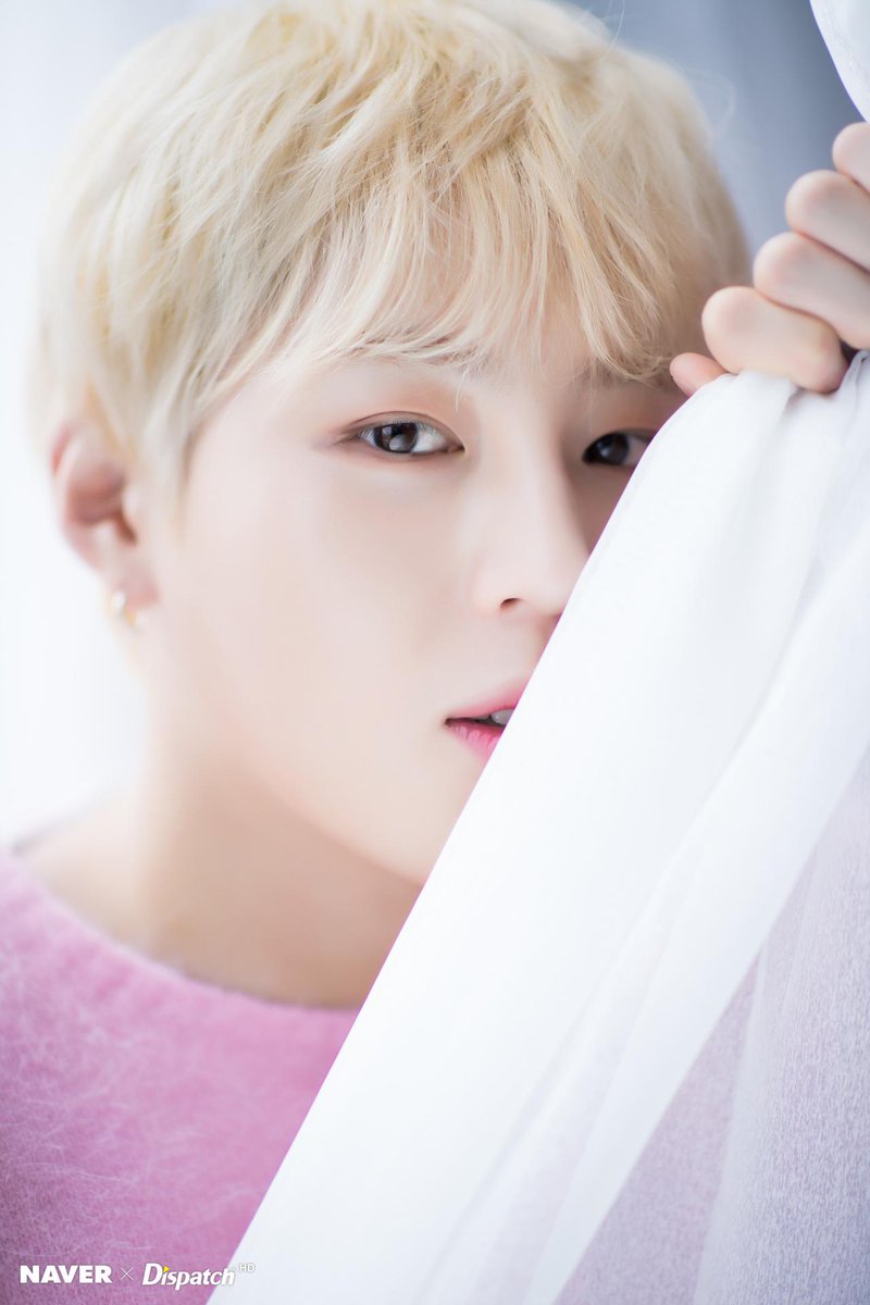 Vliveofficial's tweet photo. [HD 포토] 이것은 딸기 솜사탕 안의 천사인 것이다. 😭 일케 귀엽게 하구 치명치명하게 화보 만들어 놓으시면 이제 부술 게 없어서 제 이마라도 쳐야 하잖아요‼️🤦‍♀️🤦‍♀️ 절경이고 장관이며 신이 주신 선물입니다...🙏

▶https://t.co/ZdIAhOcMGu

#하성운 #HASUNGWOON #VTODAY #디스패치 #HD포토 https://t.co/qefeW8eTp4
