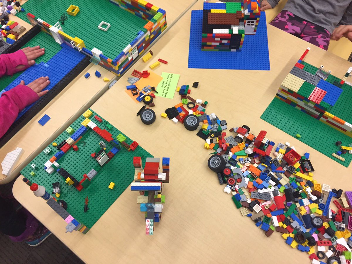 kpyouthcop's tweet photo. Better late than never... LEGO last night... No wind 💨 this week could blow these LEGO houses 🏠 down 💪🏽 We also whipped up some Broccoli Alfredo w our friends @BGCKingstonON. Next Tuesday is the last #LegoMyLibrary :( come on out, we are bringing a special guest with us 🤫🐶👮🏻‍♀️ https://t.co/Qk2WxQvfkb