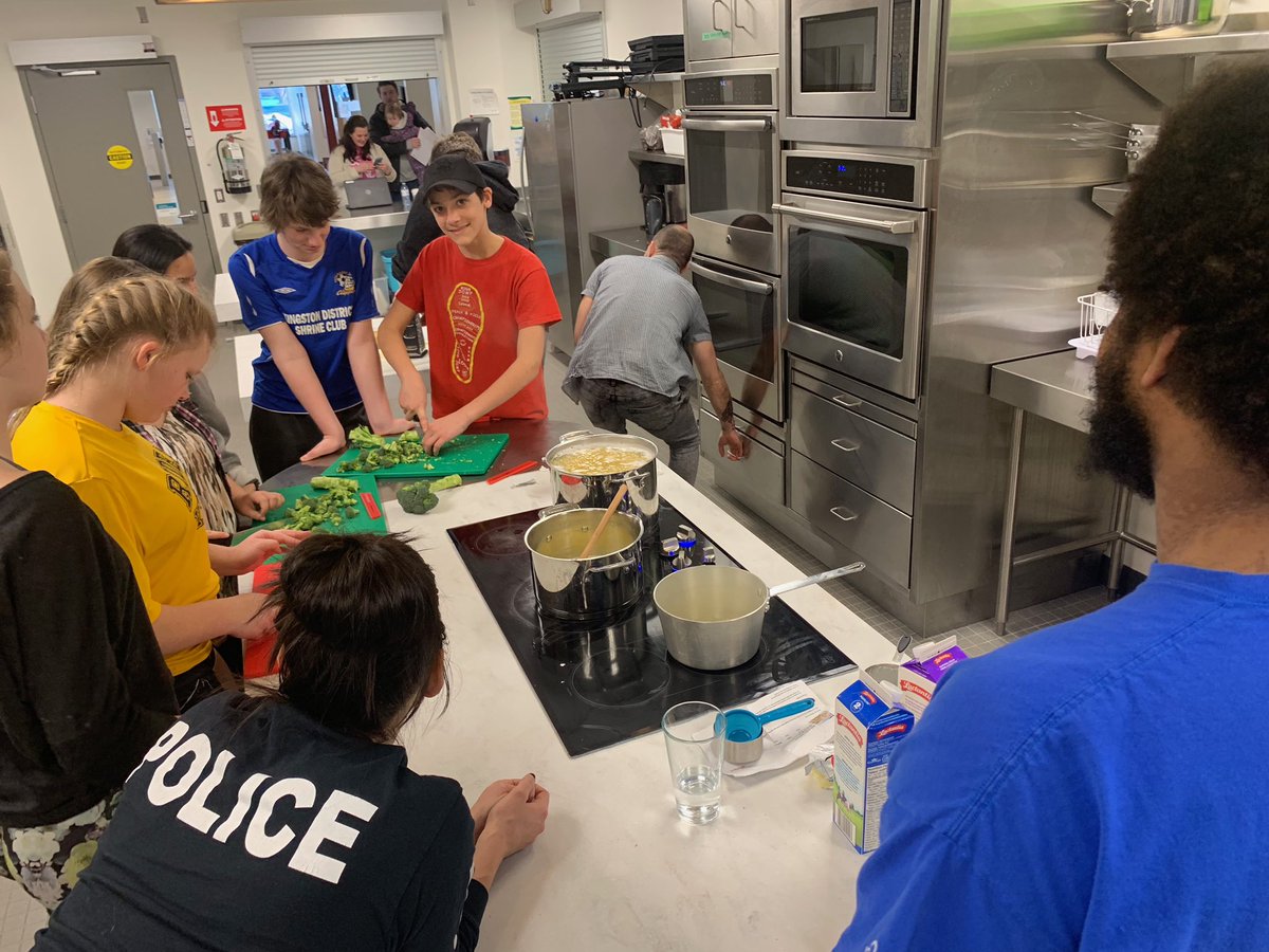 kpyouthcop's tweet photo. Better late than never... LEGO last night... No wind 💨 this week could blow these LEGO houses 🏠 down 💪🏽 We also whipped up some Broccoli Alfredo w our friends @BGCKingstonON. Next Tuesday is the last #LegoMyLibrary :( come on out, we are bringing a special guest with us 🤫🐶👮🏻‍♀️ https://t.co/Qk2WxQvfkb