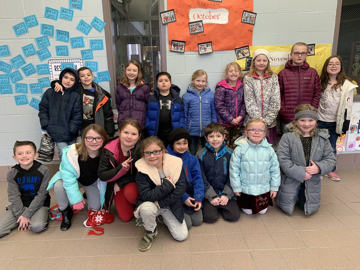 Raymond_Elem's tweet photo. Congratulations to this monthβs ROAR Award winners! Keep showing those Habits of Mind! #RaymondRoars #lunchwithprincipal @DianeMankins https://t.co/klQZ3W4qz1