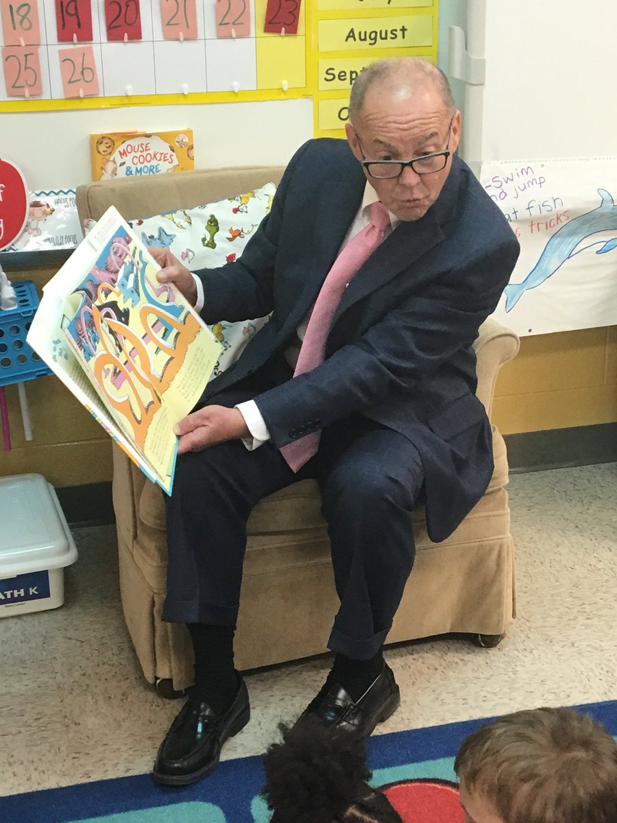 BramlettBears's tweet photo. Read Across America Week with some amazing community guest readers!  #HereWeGrow 📚@CCSchools_SC  @LimestoneBernie @WZZQ @GetN2GaffneySC @loveSCschools @SCASAnews https://t.co/JgnaqgV2kO