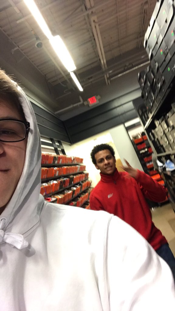 wardjohnson13's tweet photo. EVERYONE VOTE ME AND @JordanRoberts_0 FOR BEST BROMANCE🤷🏻‍♂️ I think we all know who should win here https://t.co/aOge0L5JkR