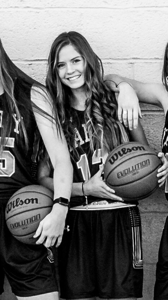 Coach_Horn10's tweet photo. Pray for a quick recovery for our Hannah girl. A successful knee surgery today for #13! 💓🙌🏼 https://t.co/WyT7L2KYog