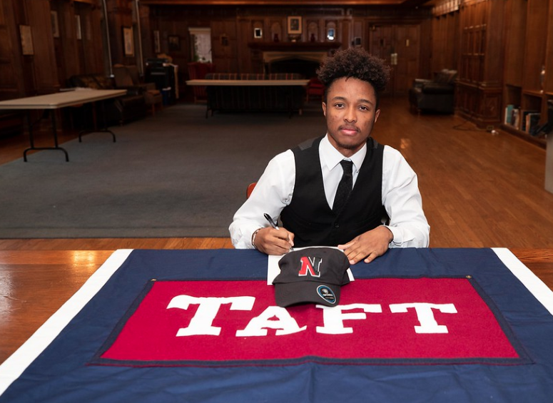 TaftBVSoccer's tweet photo. Congratulations to Kharym Florvil '19 on signing his National Letter of Intent for Northeastern University! Joined by Zayn Daniels '19 (Lafayette), @umeh_jr '19 (Bucknell), &amp; Taj Salawu '19 (Holy Cross) #GoBigRed  @prepsoccerhype https://t.co/M95InYL0jP