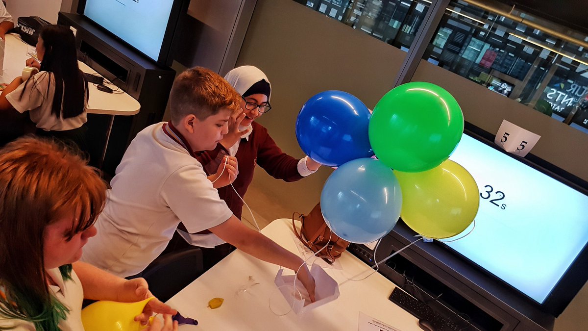 YouthFuturesUTS's tweet photo. Experimenting, brainstorming, engineering.

#IMCSkyHigh demonstrate their talent on engineering and problem-solving inspired by Leonardo da Vinci work. https://t.co/YmMRT5ns8C