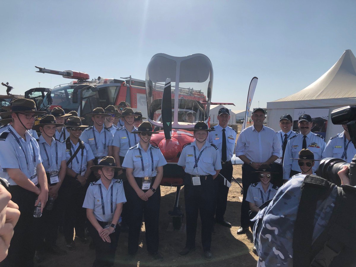 AirflitePtyLtd's tweet image. We were absolutely THRILLED to be part of the official Diamond #DA40NG handover to the Royal Australian Air Force Cadets! A massive well done to everyone involved!! #LearnToFly #FlyAirflite #RoyalAustralianAirForceCadets ✈️😆👏