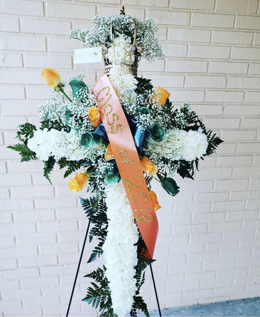 BEHST18ers's tweet photo. Thank you everyone for your generous donations ❤️ We were able to get this beautiful floral arrangement made along with giving BJ’s family a donation from the class. Thank you again ❤️ https://t.co/dznHYWTZN6