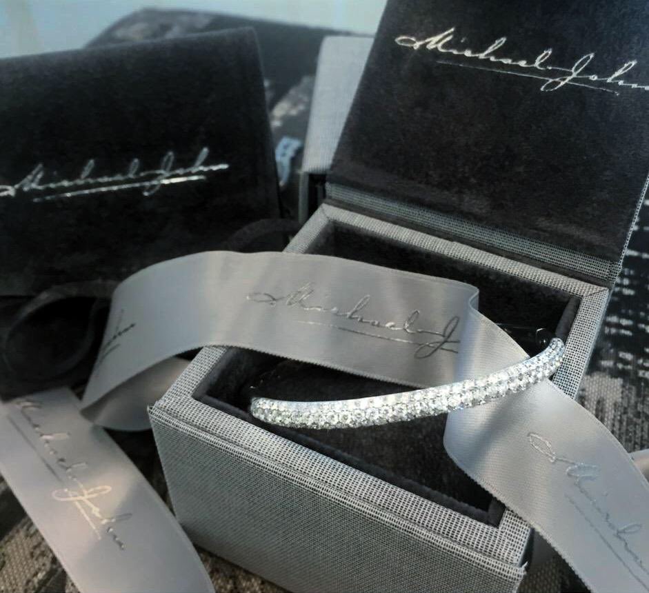 MichaelJJewelry's tweet photo. A #PerfectGift for any or no occasion ♥️
#Diamond #Bangle #Chic #FineJewelry https://t.co/UcXVsai2Mm