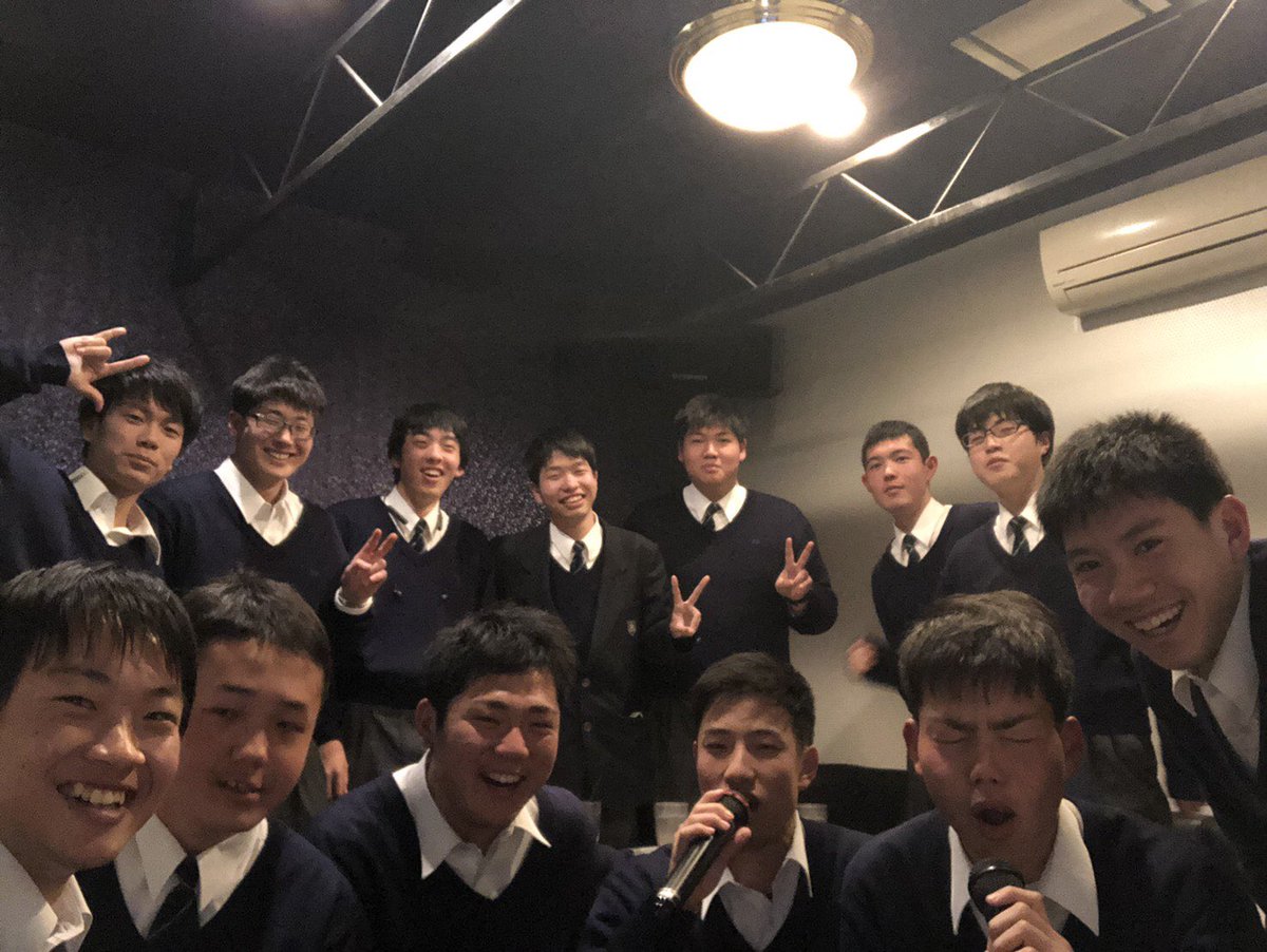 09__kn__fk's tweet photo. 卒業式
3年間お世話になりました。
3Aのみんな、後半グレて申し訳ございませんでした。
社会人になったらグレずに頑張ります。 https://t.co/fpighwp4Kp