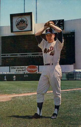 sigg20's tweet photo. “Old Days”22 yr old NY Mets Rookie Pitcher,Tom Seaver before a game at Shea Stadium in 1967.#Mets #LGM #1960s #NYC #HOF https://t.co/AEak2zbl7U