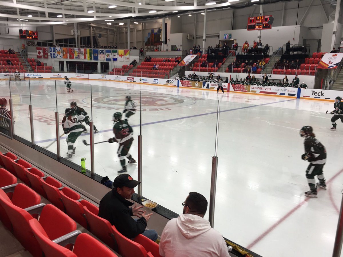LNicoleSmith's tweet photo. Taking in some #CGCurling &amp;#CGHockey tonight. Our ⁦@Team_EquipeNB⁩ athletes are in action tonight! https://t.co/osNorNojrW