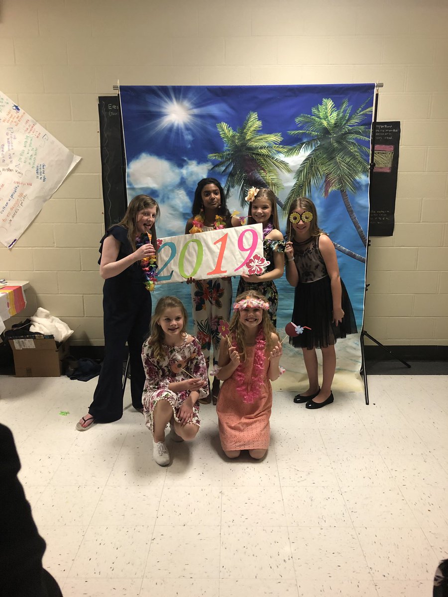 BablerPrincipal's tweet photo. Girls just want to have fun!! Thank you Babler PTO for organizing a super fun night for our girls!!!! 💙💛#ChooseKindness https://t.co/UH4sUf0LKH