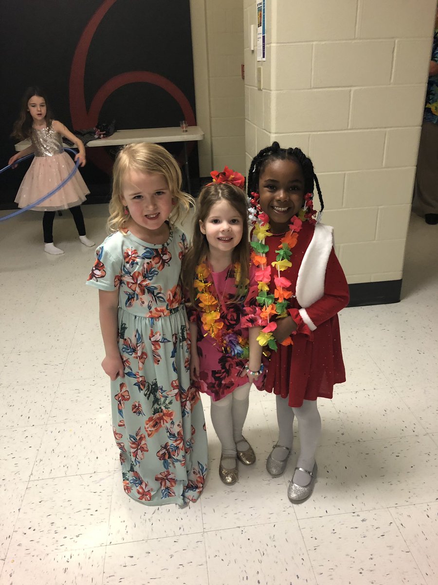 BablerPrincipal's tweet photo. Girls just want to have fun!! Thank you Babler PTO for organizing a super fun night for our girls!!!! 💙💛#ChooseKindness https://t.co/UH4sUf0LKH