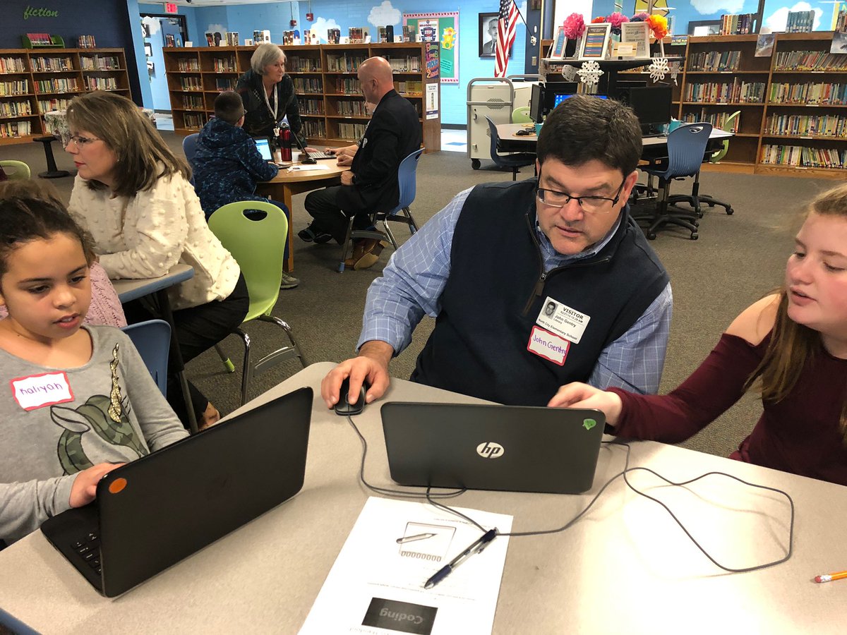 AthensCitySch's tweet photo. Ms. Farley's 5th grade RTI had a busy morning teaching and celebrating success during their Community Coding Class! #Code4TN https://t.co/HGXtY3mQJD