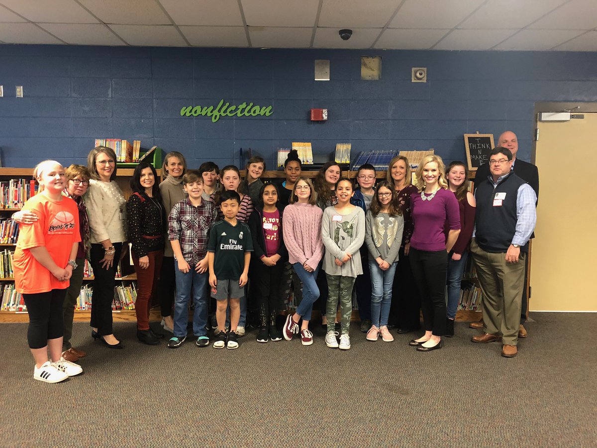 AthensCitySch's tweet photo. Ms. Farley's 5th grade RTI had a busy morning teaching and celebrating success during their Community Coding Class! #Code4TN https://t.co/HGXtY3mQJD