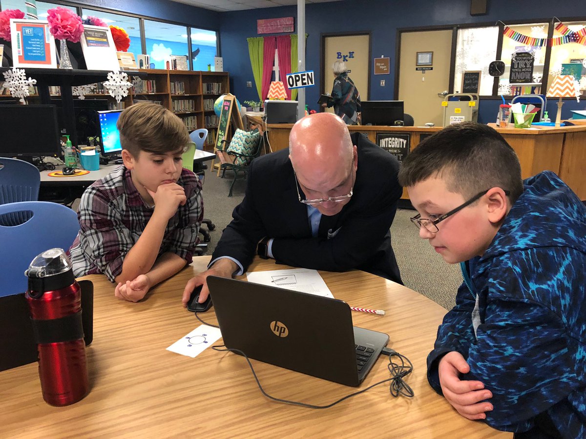 AthensCitySch's tweet photo. Ms. Farley's 5th grade RTI had a busy morning teaching and celebrating success during their Community Coding Class! #Code4TN https://t.co/HGXtY3mQJD