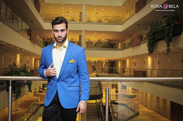 ¿Quieres casarte rodeado de un increíble, elegante y exclusivo ambiente? ¡Llegaste el lugar indicado! En el #RosaBela contamos con 12 salones de eventos que se adaptan a tus exigencias y un staff de profesionales dispuesto a hacer de tu día, el más feliz de todos. Solicita m…