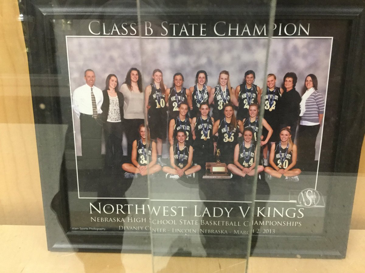 begreatertoday's tweet photo. Can’t help but think of all these great people on the night before the big dance starts! They were all awesome TEAMMATES! Good luck to this years ⁦@GINW_GBB⁩ team! So many great memories! 👍🏻🏀👍🏻 https://t.co/8kf0ril8z9