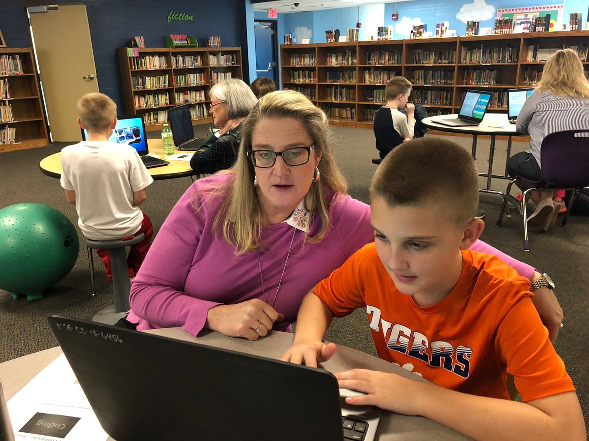 AthensCitySch's tweet photo. 4th graders in Ms. Farley's class got to share coding today with North City Teachers and a visitor from TN Dept of Education! #Code4TN https://t.co/K9X6h5QdWH