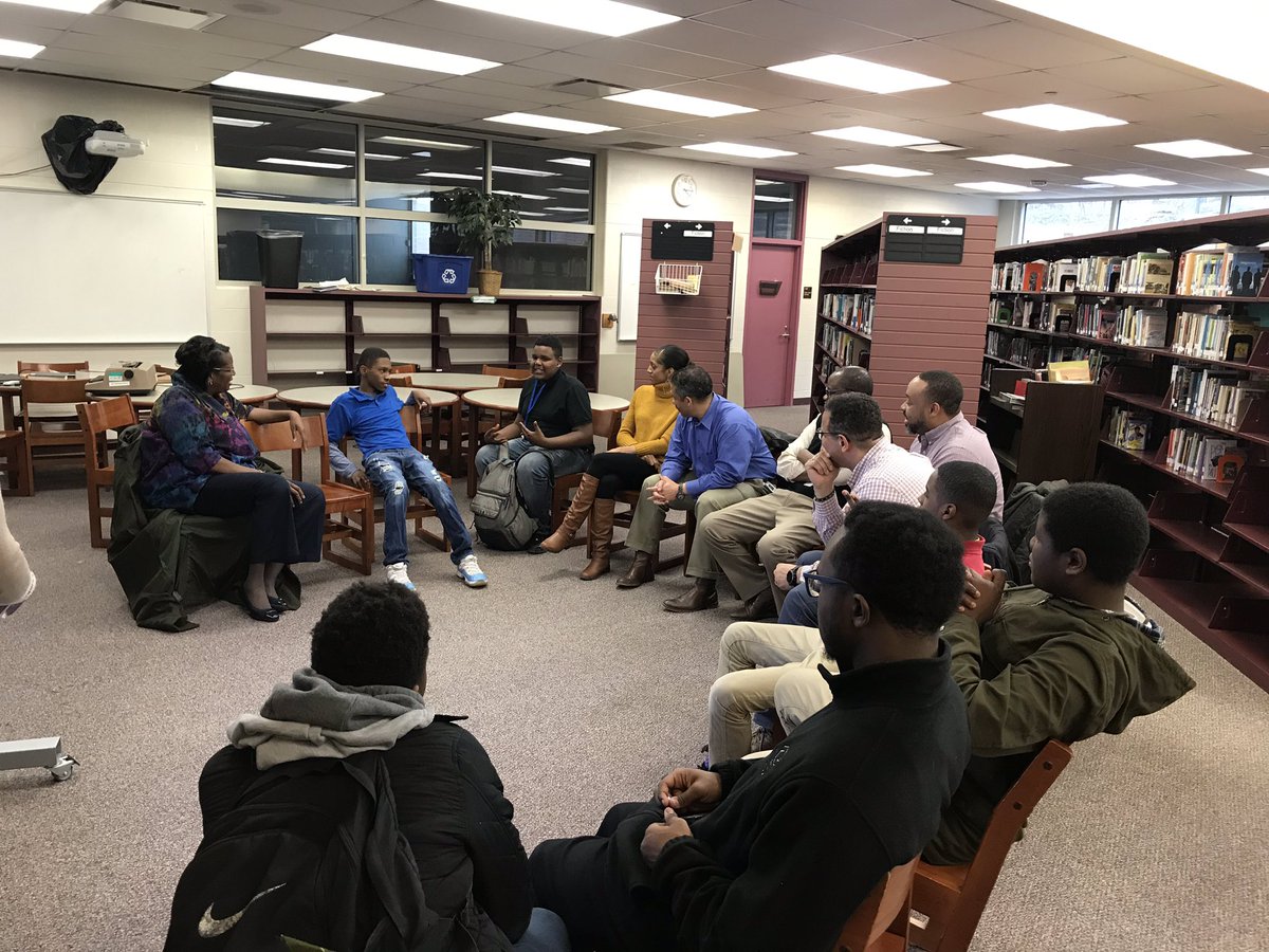 iheartCLEVE's tweet photo. @GELighting #AfricanAmericanForum engaged in #RealTalks with @MC2STEMHigh &amp; @Clevekids today to talk all things #BlackHistoryMonth2109 #AdvancingFutures https://t.co/AlwXpN8JJK