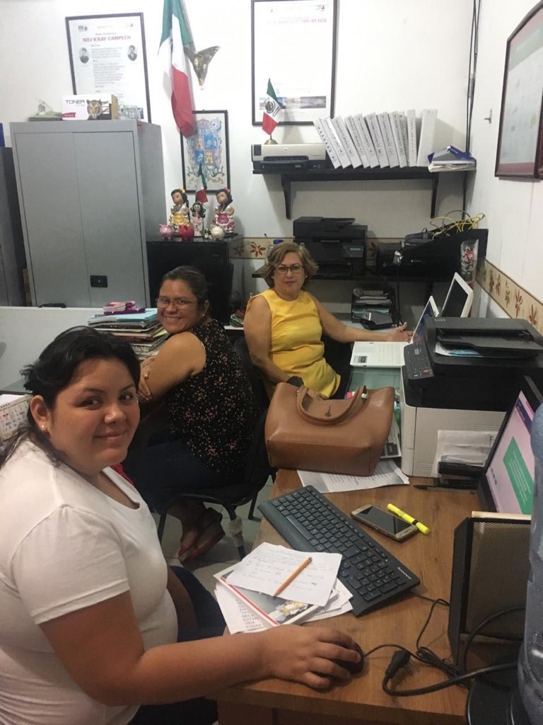 ONMPRICAM's tweet photo. Las alumnas de la #2AGeneracion del #ENMPRICarmen con su #CoordinadoraMunicipal, #LourdesPoot se encuentran trabajando arduamente como parte de las actividades de la #EscuelaMujeresPRI.
#SomosPRI
#LaCausaNosUne https://t.co/CgAOkdmHgC
