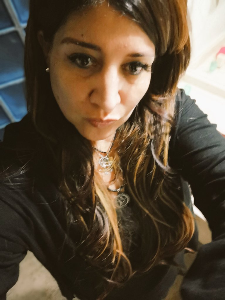 SoyLauraRivas's tweet photo. Buenas noches Ángeles terrenales y demonios internos que duerman rico... Yo hoy no duermo... 🍀💙✈️📰😈😱 Creo que hay un fantasma en mi cuarto!!!,#ModoLau #VivirEsIncreible #QuericoSerYo #SiMiGeneral #AmorHermoso #SiMiCielo a jugar packman con tanto fantasma https://t.co/D4w9IgusYO
