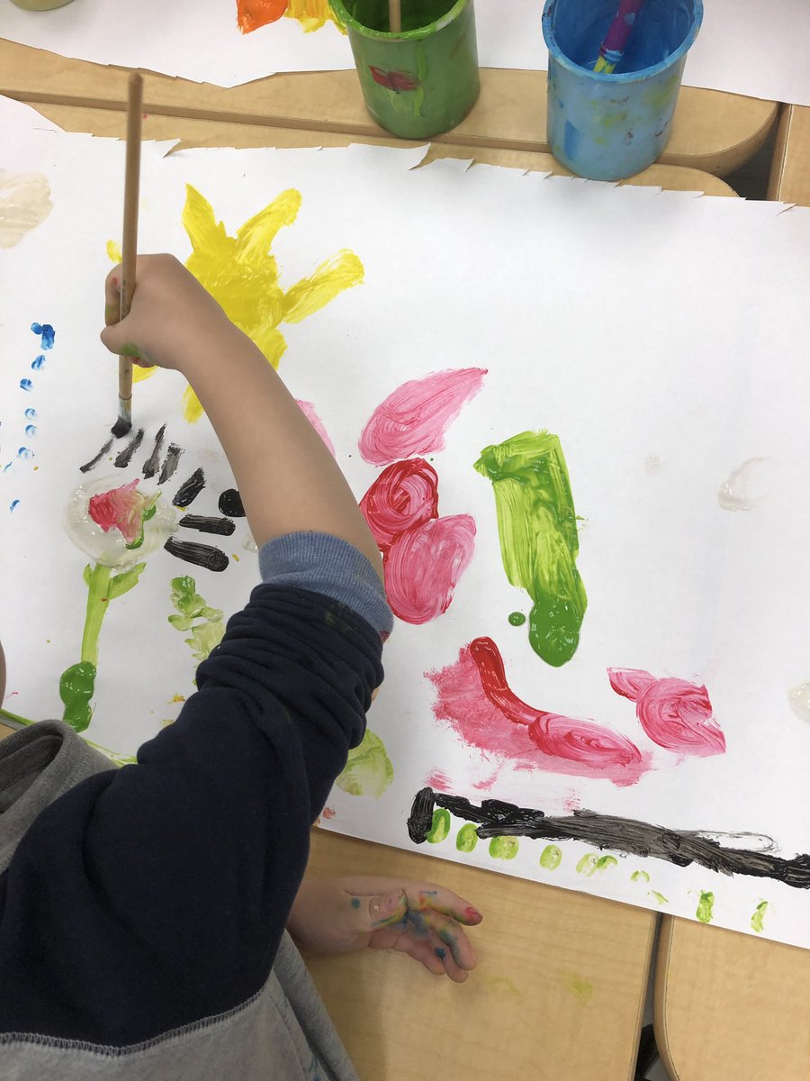 MrsDasios's tweet photo. Colourful mural painting on a blustery winter day. ❄️💐 https://t.co/3PjgChtxwk