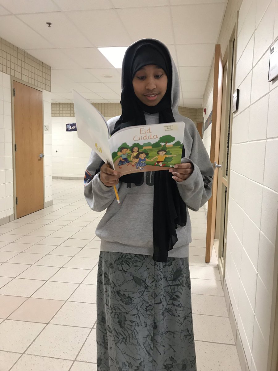 MsSchealler's tweet photo. I love seeing students truly enjoying their reading. They were excited to pick up a new book! A BOOK! 😁 #teacherwin Stay tuned tomorrow for thank you notes to our wonderful donors for investing in these inquiring minds. 💙 https://t.co/pmRLc0U8Ju