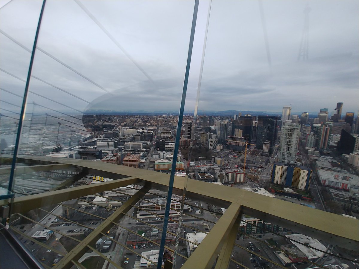 TeachWhatYouLuv's tweet photo. Space needle #seattle https://t.co/ew7fLIuZvh