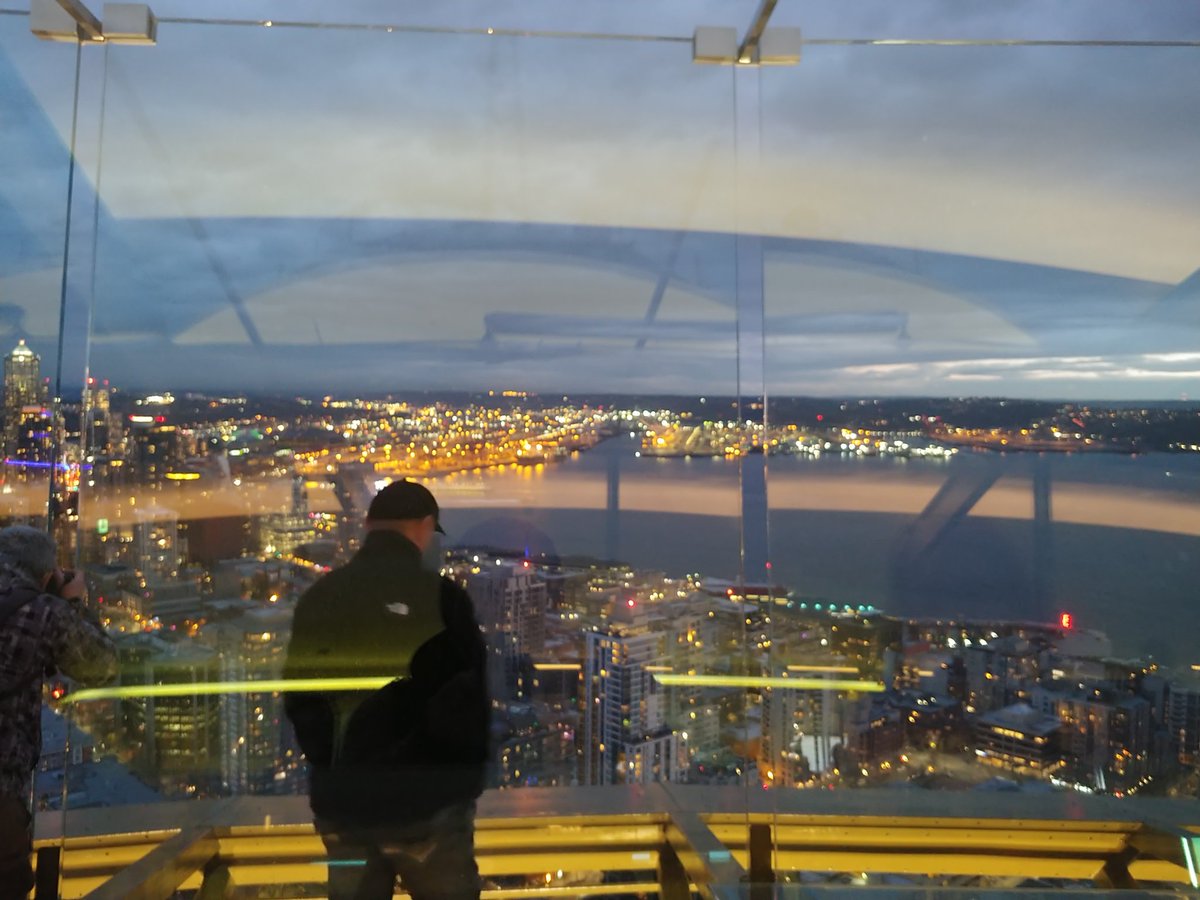 TeachWhatYouLuv's tweet photo. Space needle #seattle https://t.co/ew7fLIuZvh