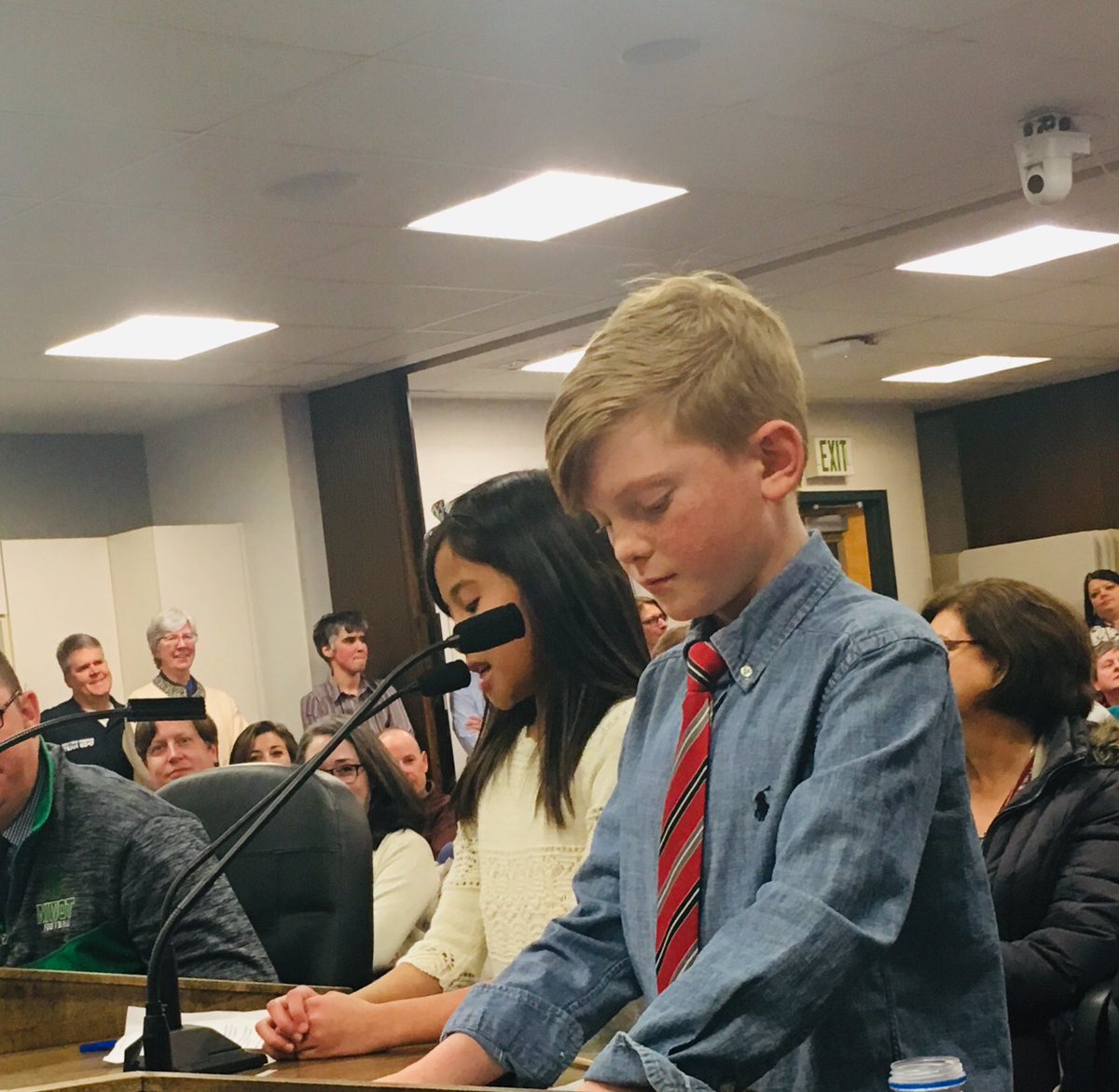 MrsLauer's tweet photo. FAB-U-LOUS Niwot feeder presentation tonight at the Board! #NiwotFeederStrong. Rocks! Thanks for an uplifting and inspiring presentation. https://t.co/pFFos3bYoE