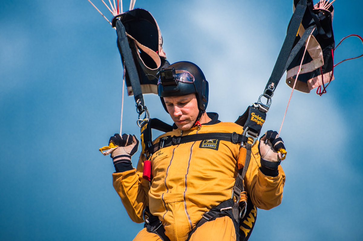 ArmyGK's tweet photo. Train, train, train! But have fun doing it!  
•
#WarriorsWanted #armygoldenknights #parachute #skydiving #homesteadarb
•
@USArmy @USAPTCommander @usarec 
•
US Army photos by SGT Brian Collett https://t.co/grFToMVlnT