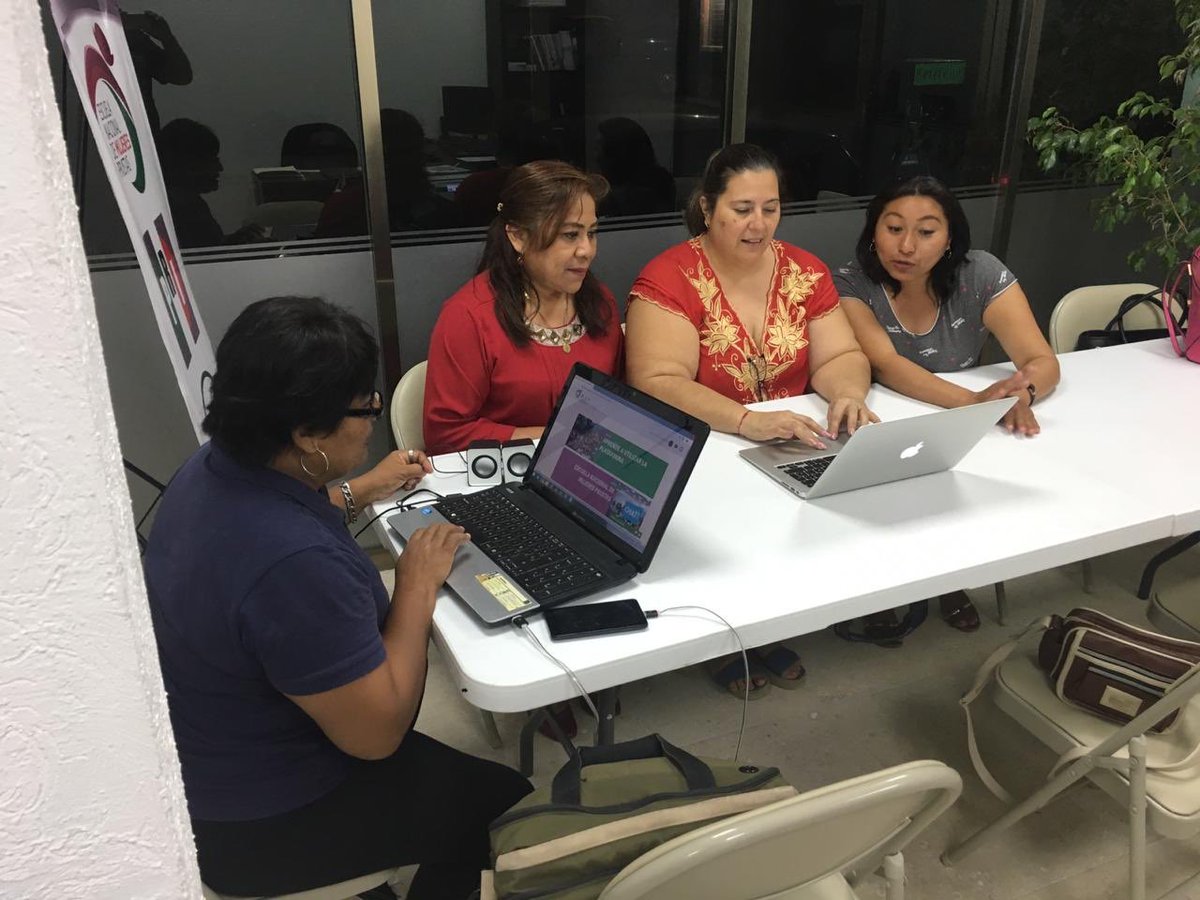 ONMPRICAM's tweet photo. Las alumnas de la #2AGeneracion del #ENMPRICampeche con su #CoordinadoraMunicipal, #LauraGarcíaDomínguez se encuentran trabajando arduamente como parte de las actividades de la #EscuelaMujeresPRI.
#SomosPRI
#LaCausaNosUne
@alitomorenoc https://t.co/6KmMAopYln