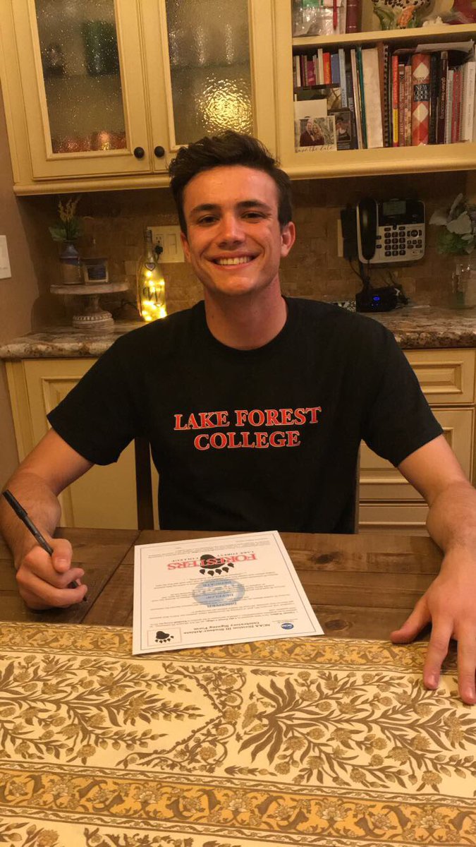 vwallace16's tweet photo. Very excited to announce that I have committed to Lake Forest College next year!! Thank you to my family, friends, and all my coaches throughout the years! Go Foresters⚫️🔴🐾 https://t.co/Wyur9dUjex