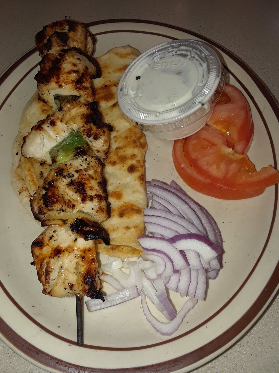 AdamBulchak's tweet photo. #uber #uberlife #ubereats #lyft #lyftdriver #grubhub #postmates #doordash #instacart #leosconeyisland #chicken #chickenkebob #dinner #mini #greeksalad #redsauce #rice https://t.co/oAz9kZWwPi