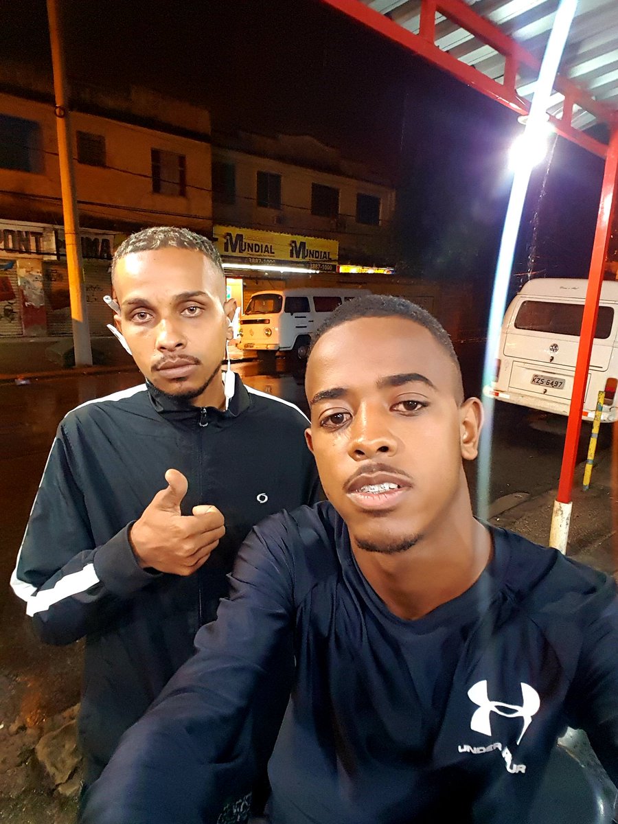 profetadeDeuss's tweet photo. De boa cm meu cunhado, aqui por baixo... ✌🏾🎈
#mecpaz https://t.co/QrFiMATSBF