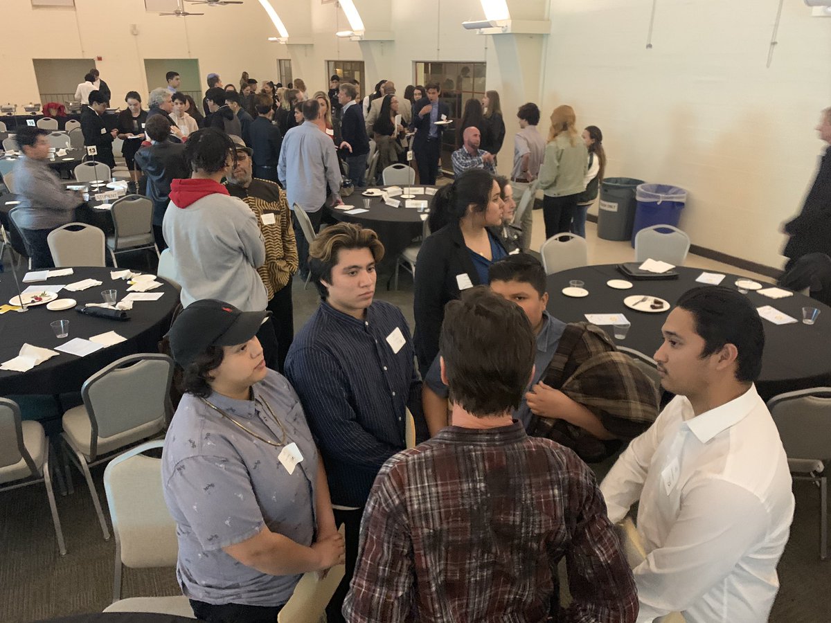CVHS_Dragons's tweet photo. @CVHS_Dragons #GraphicTechnologyProductions students making connections with local business owners tonight at #EntreeToEmployment!! Taking the #NextStep!! @vcinnovates #CTE https://t.co/sZaXDQ27dn