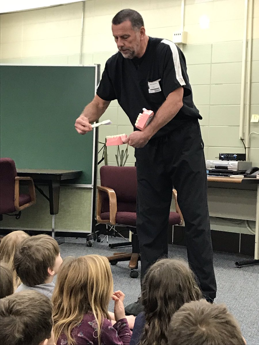 MissSellers's tweet photo. Thank you, Dr. Hudson, for taking time out of your day to teach 1st grade about dental health! We learned so much! https://t.co/sXDkJC9tQO