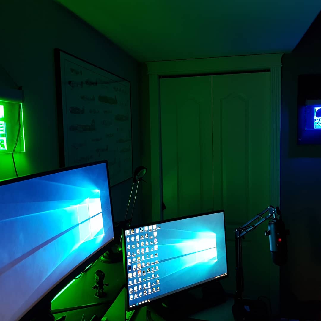 SjFluxx's tweet photo. Playing with some lighting.
#streamsetup #TwitchTVGaming #lighting https://t.co/oEjXblJAtS