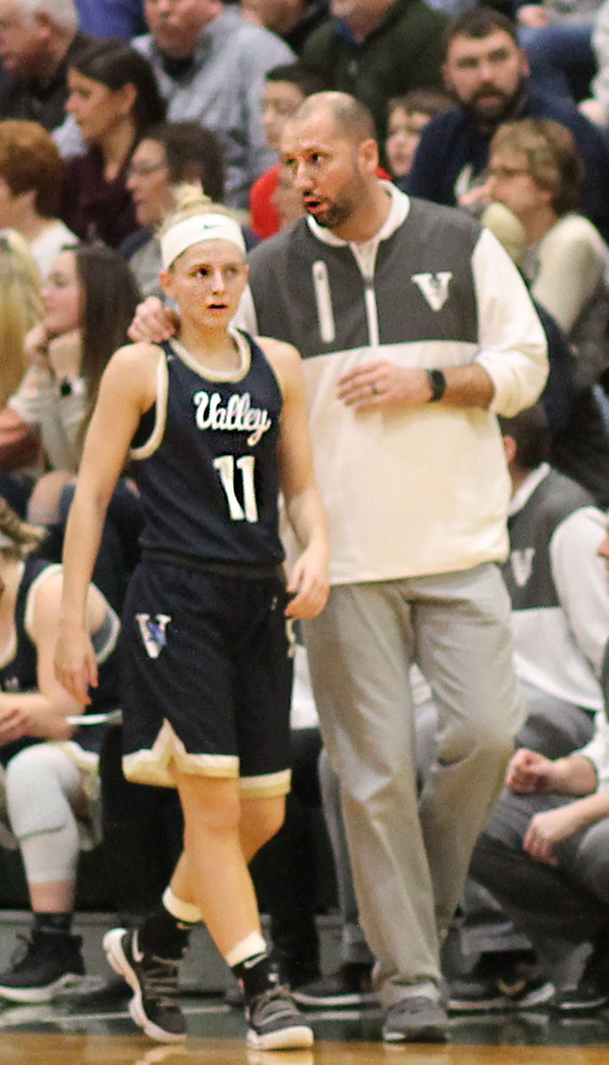 BradMorris83's tweet photo. Great game, season and career by @reaganw11. Lots to be proud of. @LadyVikeHoops https://t.co/RJOdyaH9Ny