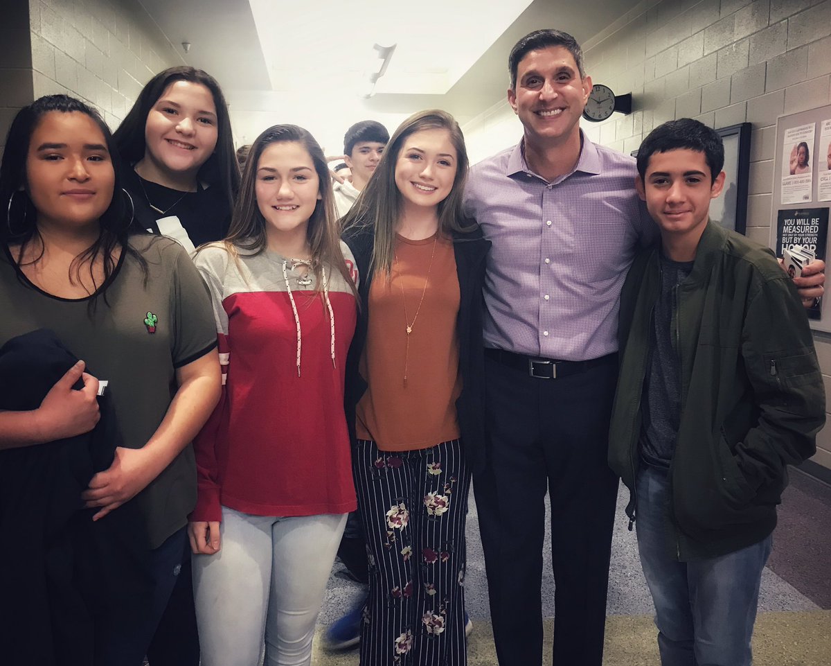 PVitaleSpeaks's tweet photo. The 8th graders in #SiloamSprings are awesome. I absolutely enjoyed speaking during their career fair as they are preparing for their transition to @SiloamSpringsHS! Keep up the fantastic work! @SiloamChamber https://t.co/yUitUqBijo