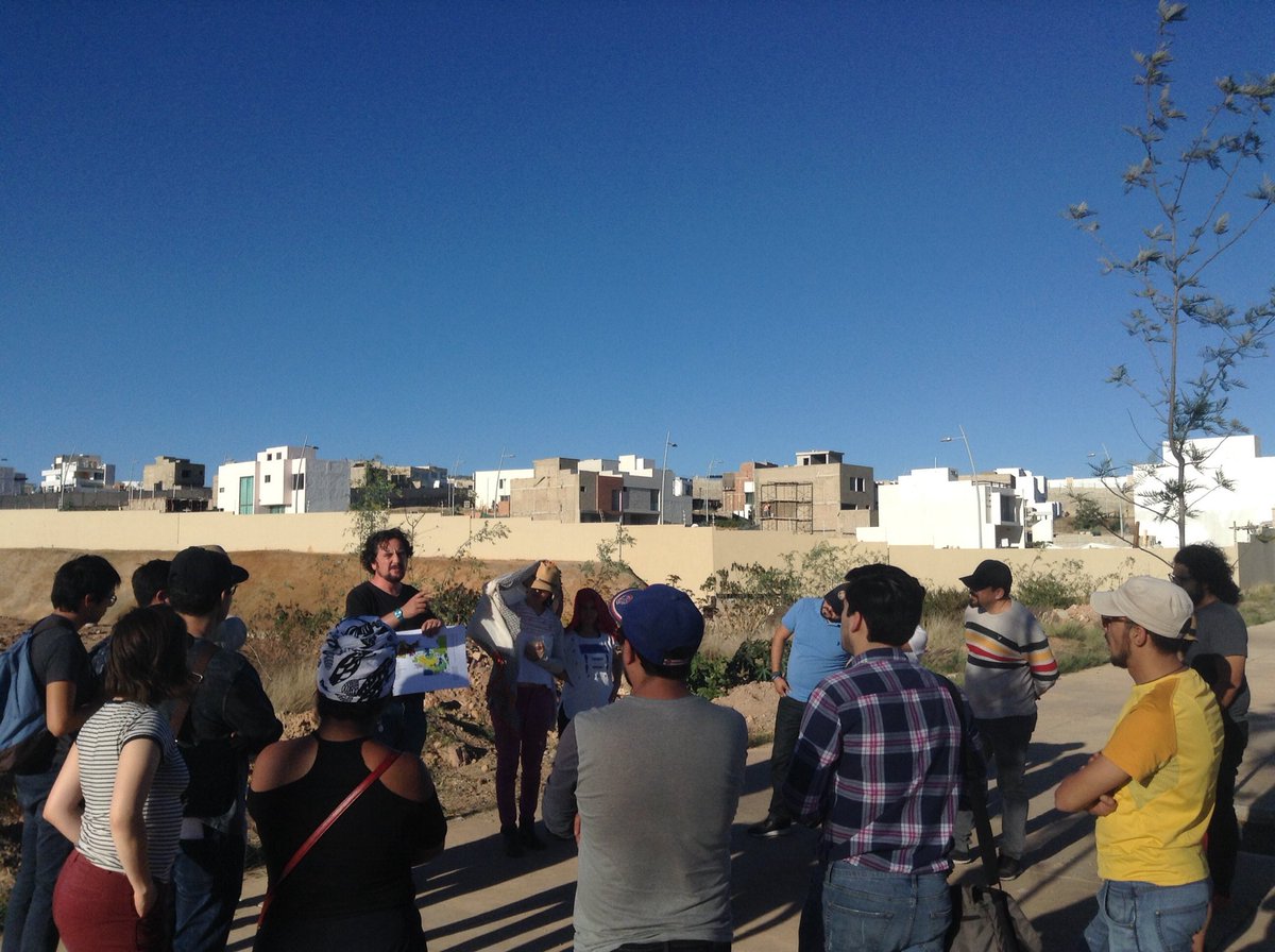 nanoberet's tweet photo. Esta tarde me sumé a la salida de campo del seminario Región I del DCS ⁦@CIESASOccte⁩ que dirige ⁦@p_mateos⁩ con un recorrido de contrastes urbanos, socioambientales y jurídicos entre El Tigre y nuevos fraccionamientos como Capital Norte (foto) y Valle Imperial https://t.co/6oltU6F6EG