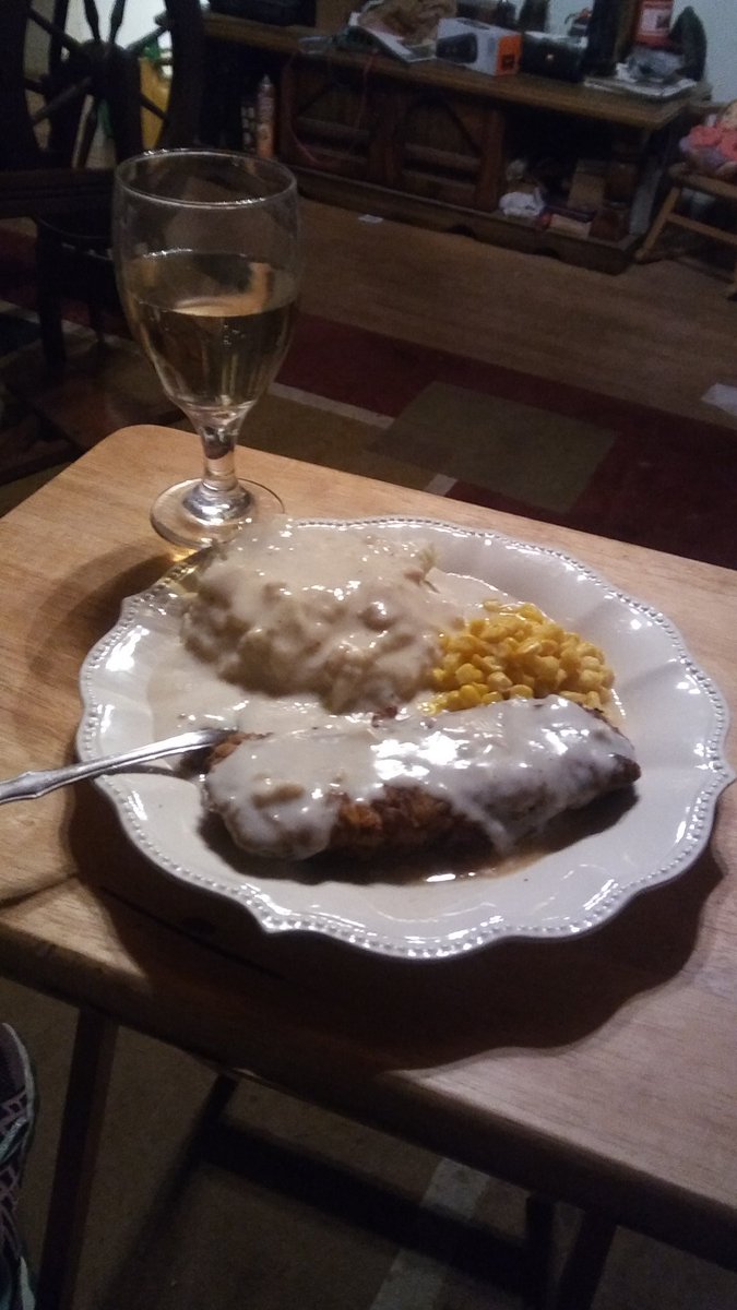 MStep2018's tweet photo. Best husband ever! Came home to from scratch country fried steak and mashed potatoes with a glass if wine waiting for me. https://t.co/zUHEeTsMVO