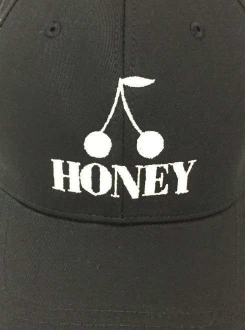 Hearty Select Honey Mi Honey 新作入荷 Cap 4 860円 ローズとチェリーが刺繍された それぞれカラーが異なる大人気オリジナルキャップ T Co S5zcefkzke 本日まで 7 000円以上のお買い物で10 Off Lineお友達登録限定キャンペーン