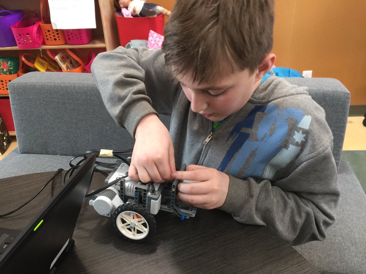 ritamillersd23's tweet image. 1 week to #Sumobot Competition! Building, adjusting, programming, testing. #sd23 #sumobot #robotics #legomindstorm #cleverkids #soexcited