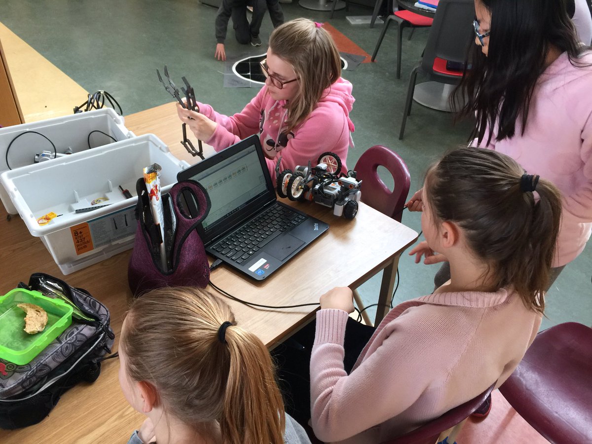 ritamillersd23's tweet image. 1 week to #Sumobot Competition! Building, adjusting, programming, testing. #sd23 #sumobot #robotics #legomindstorm #cleverkids #soexcited