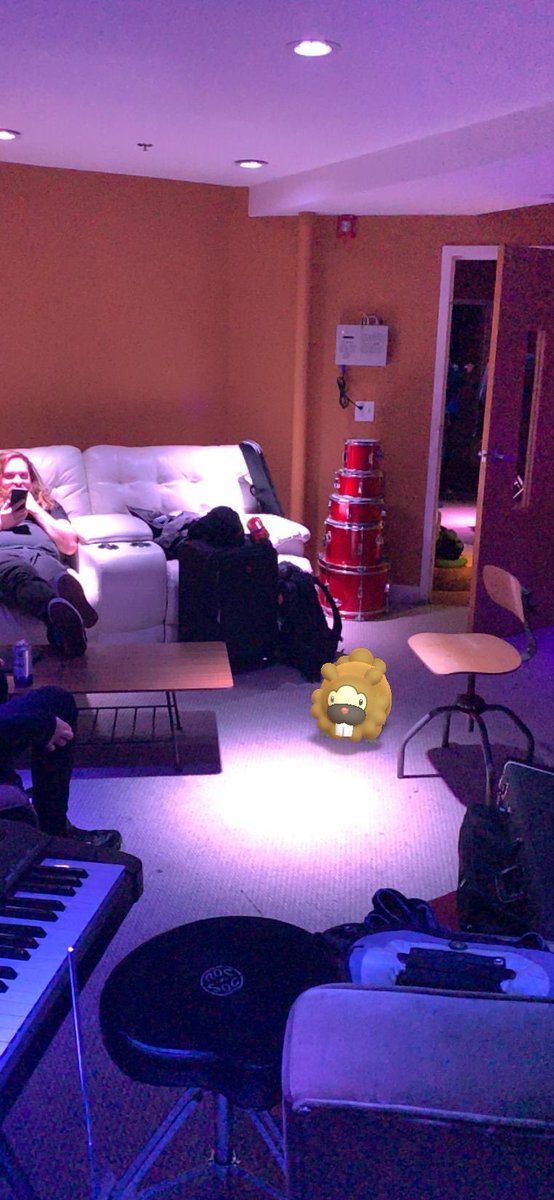 spierce_sound's tweet photo. Oh snap there’s a bidoof in the greenroom #PokemonDay2019 #PokemonDay https://t.co/4HAoPgGu8H