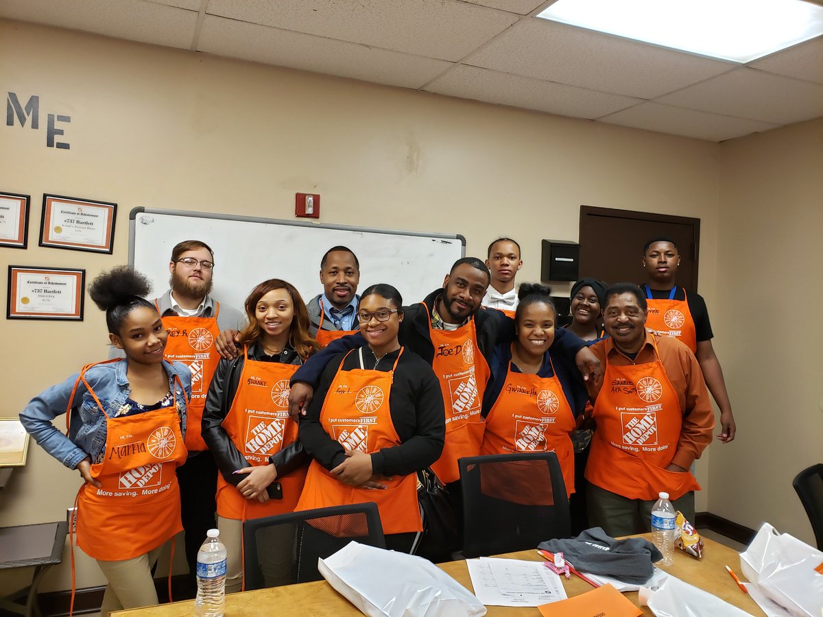 teemac349's tweet photo. Store 737 getting ready for Spring 2019...WELCOME OUR 11 NEW ASSOCIATES TO THE TEAM..@PruittArthur https://t.co/o80AvpSgbH